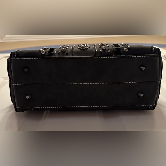 American Bling Studded Concealed Carry Shoulder Bag – Western Style - Picture 9 of 15